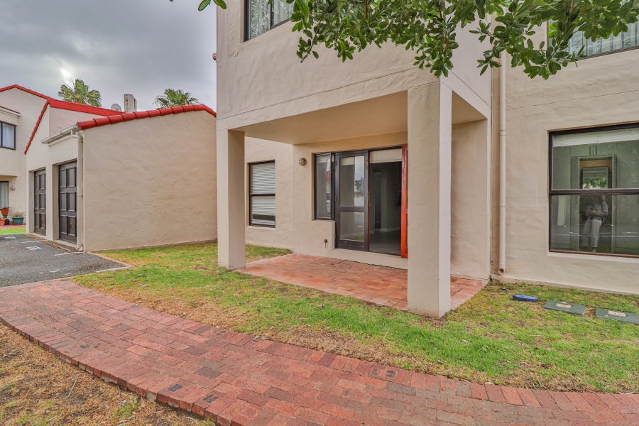 To Let 3 Bedroom Property for Rent in Greenways Golf Estate Western Cape